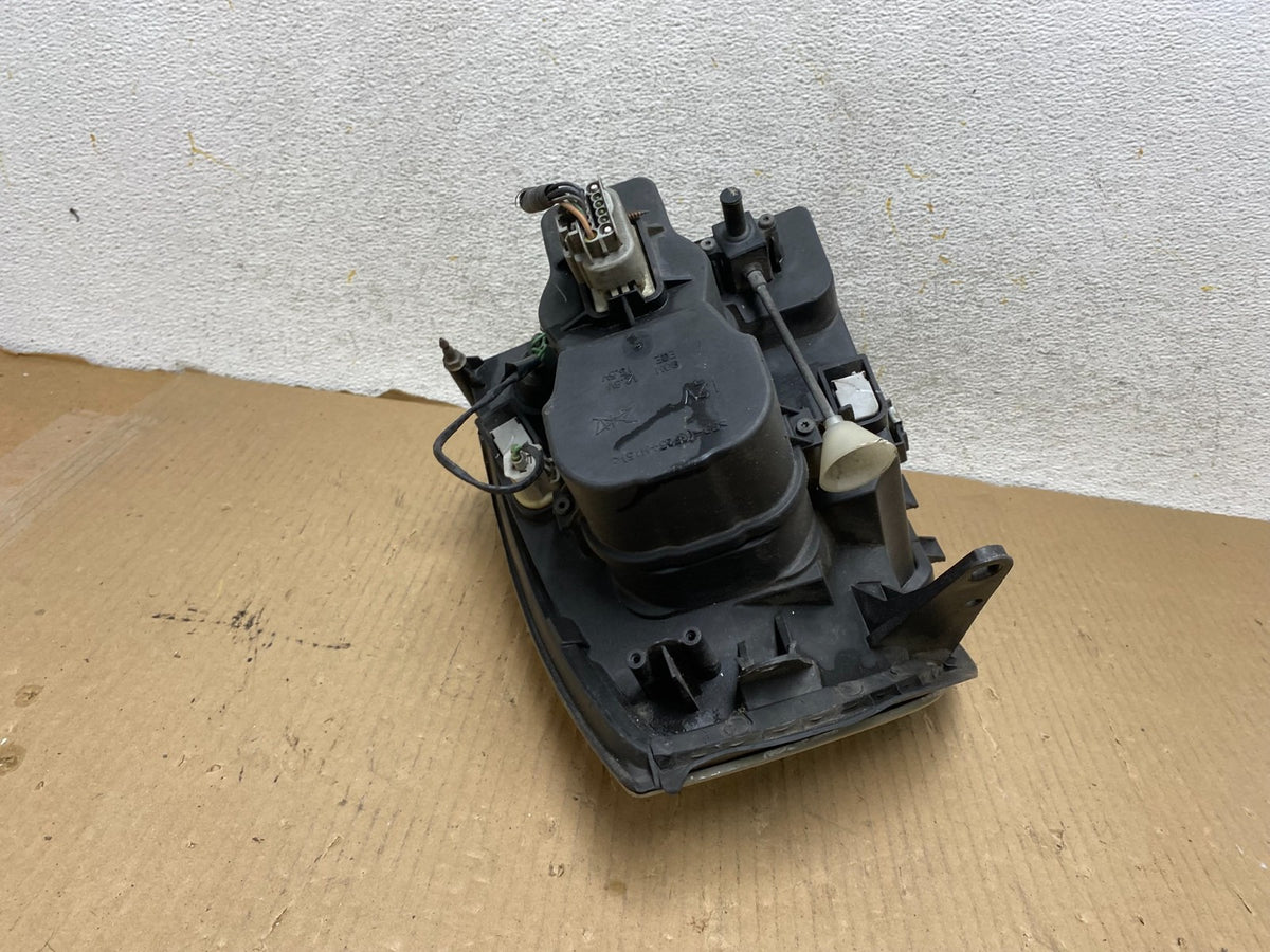 2004 to 2009 Cadillac SRX Right Passenger RH Side Xenon Headlight AH3070 DW7