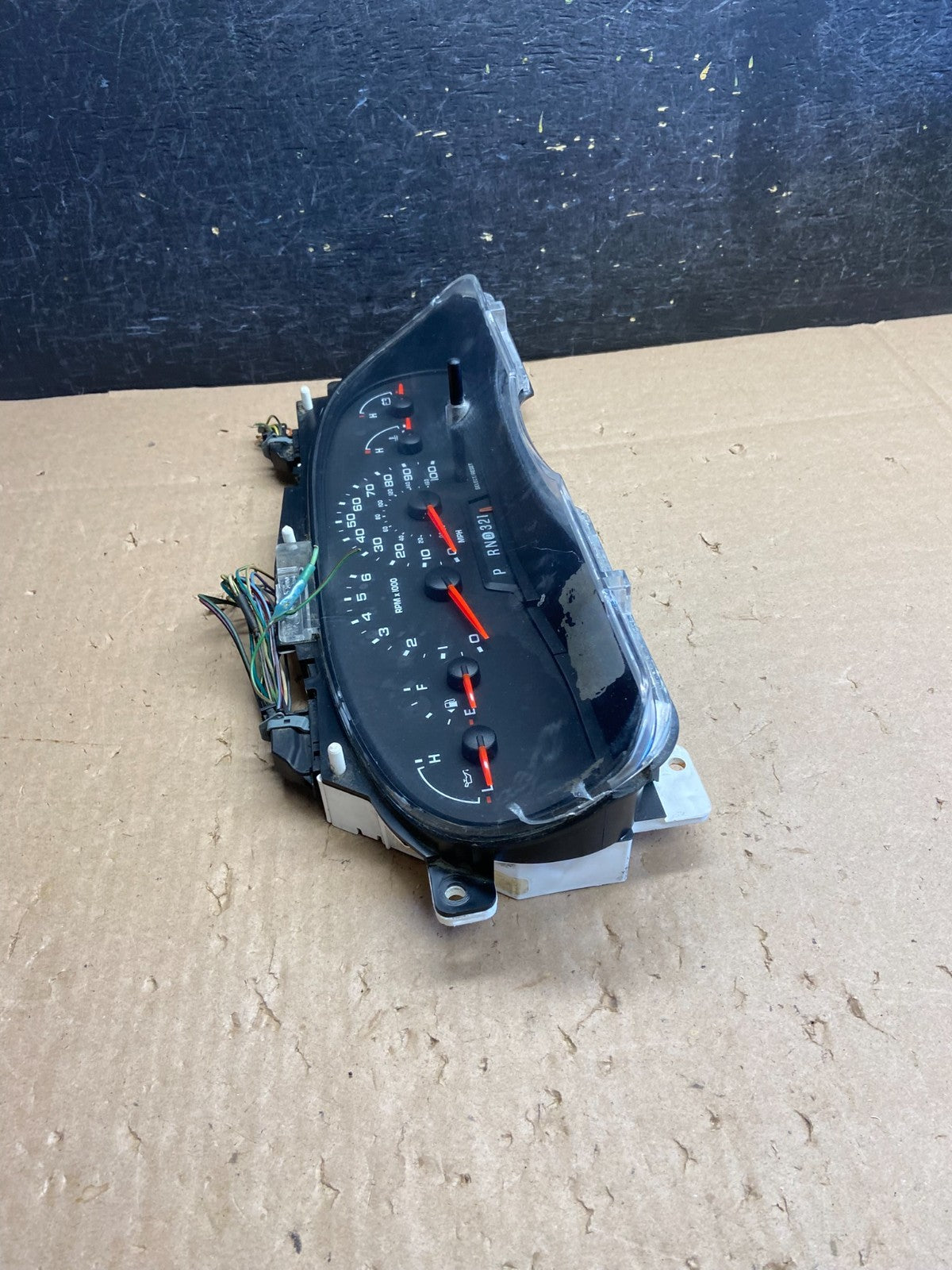 2006 Ford E350 Gauge Speedometer Cluster AI6409 DW1