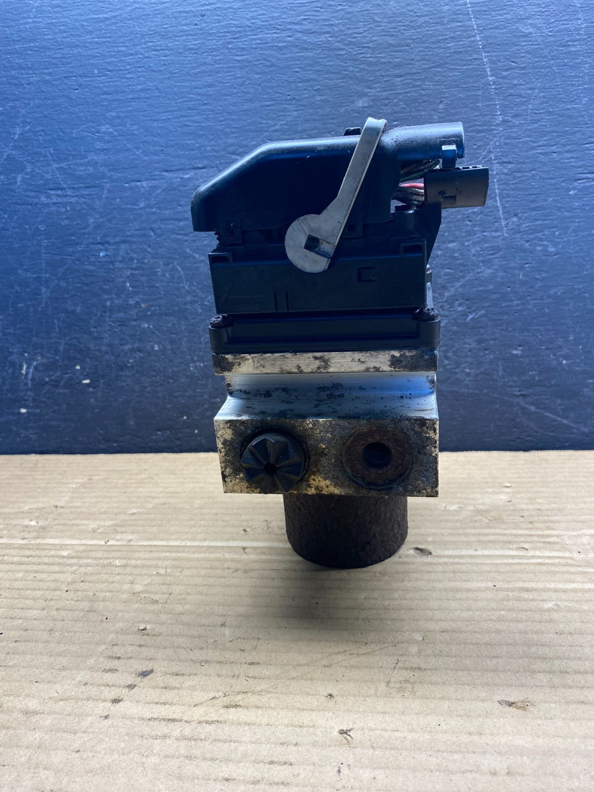 2011 - 2014 Ford E250 E350 Van ABS Anti Lock Brake Pump Module AE6221 DW3