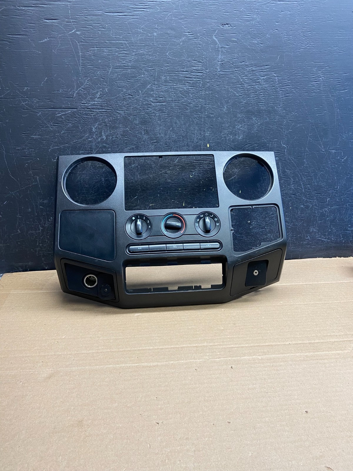 2008-2010 Ford F250 F350 Radio Climate Control Radio Dash Bezel Panel ag5011 DG0