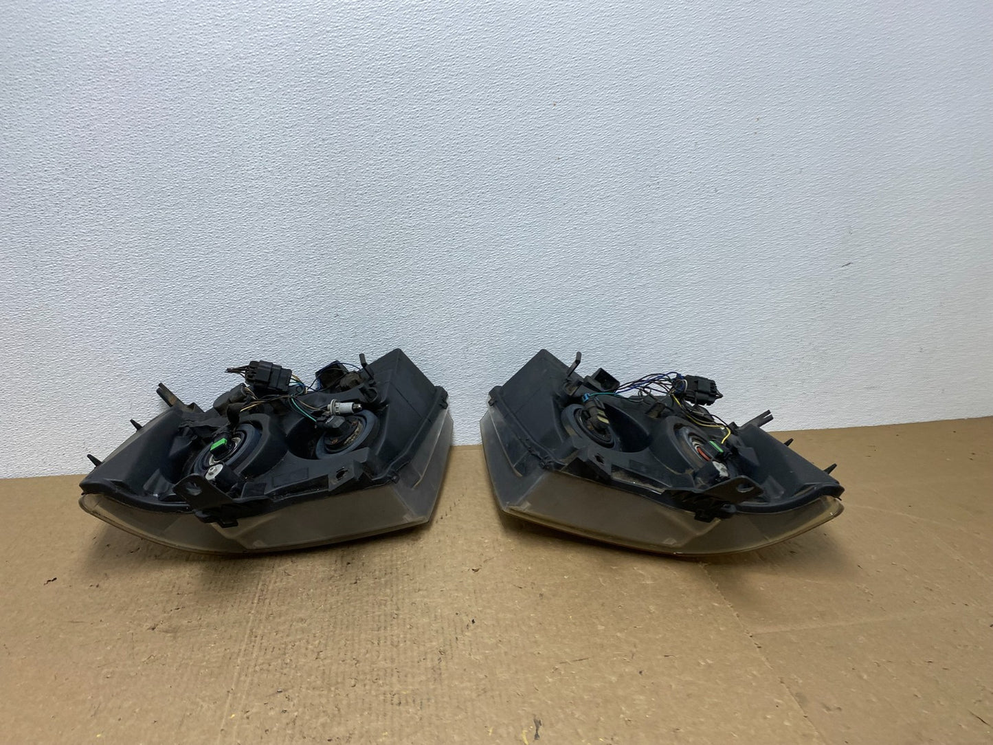 2007 to 2013 Chevrolet Suburban Tahoe Left+Right Set Headlights AC1567 DW7