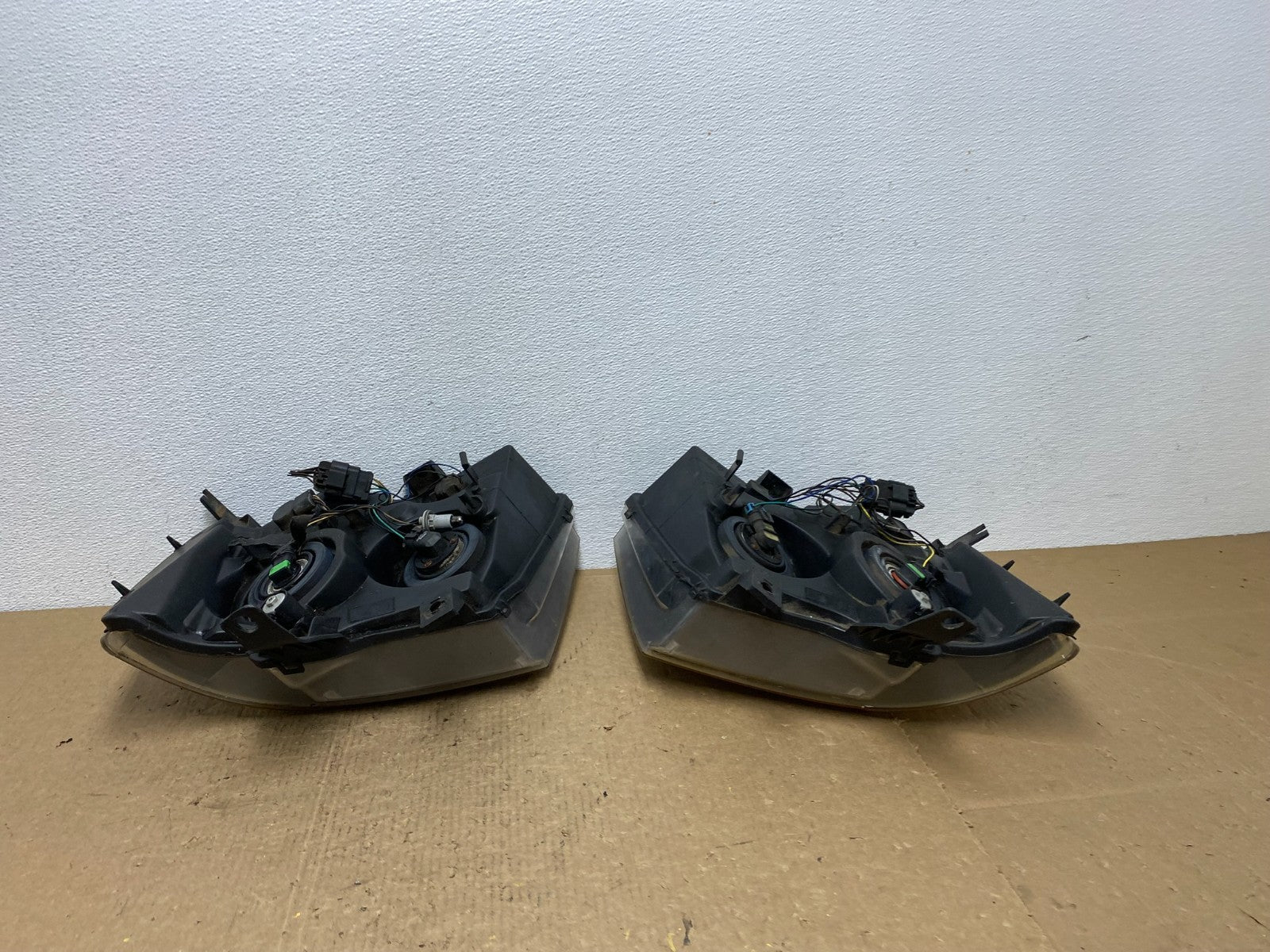 2007 to 2013 Chevrolet Suburban Tahoe Left+Right Set Headlights AC1567 DW7