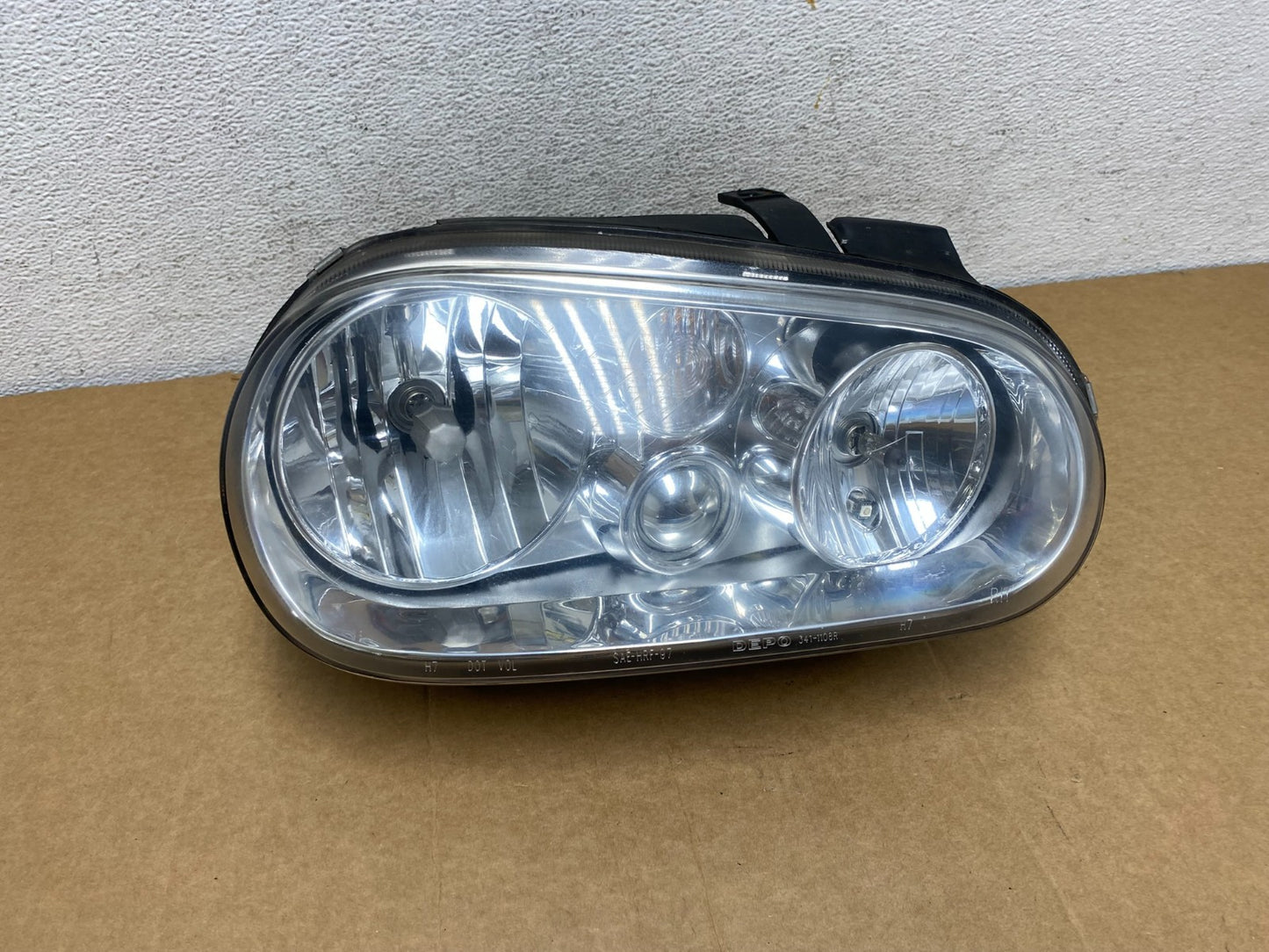 1997-2003 Volkswagen Golf MK4 Right Passenger Side Halogen Headlight AD5287 DW0