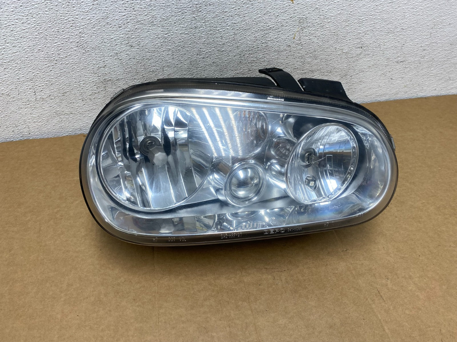 1997-2003 Volkswagen Golf MK4 Right Passenger Side Halogen Headlight AD5287 DW0