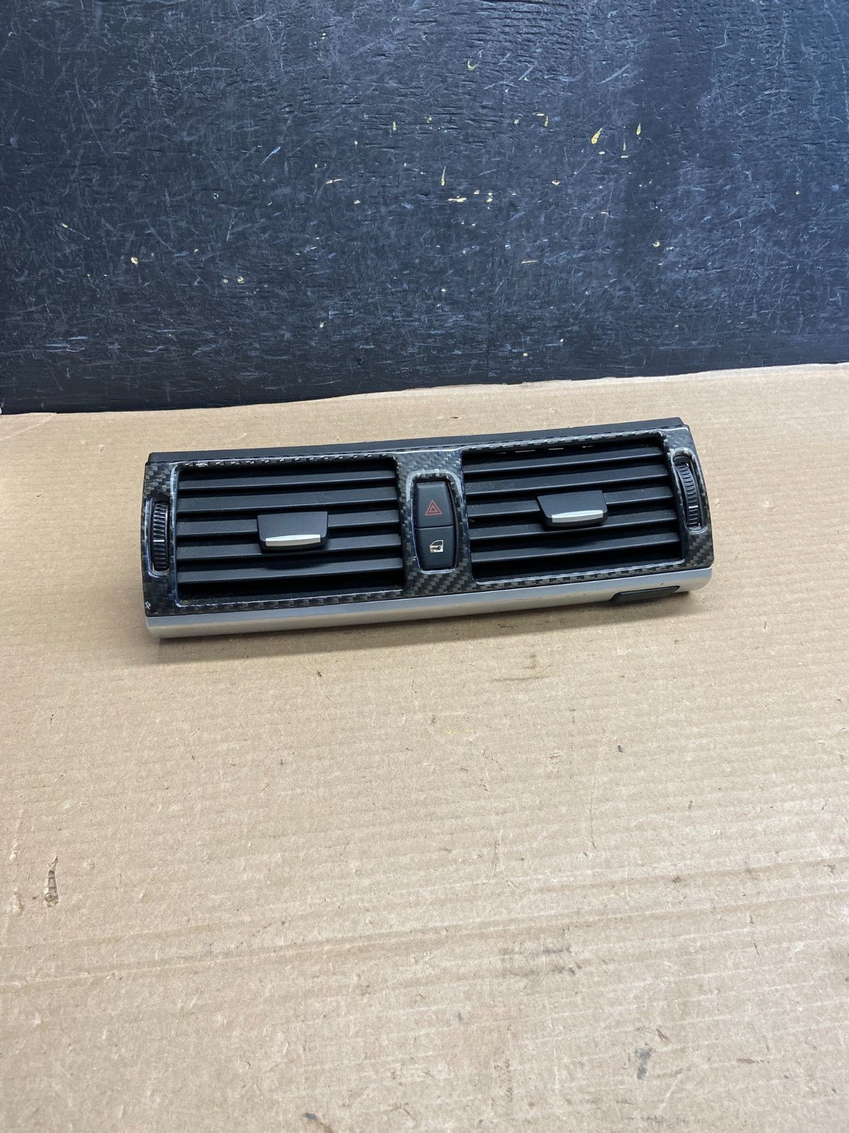 2010 to 2013 BMW X5 X6 Center Console Dash Air Vent AH1460 DG0