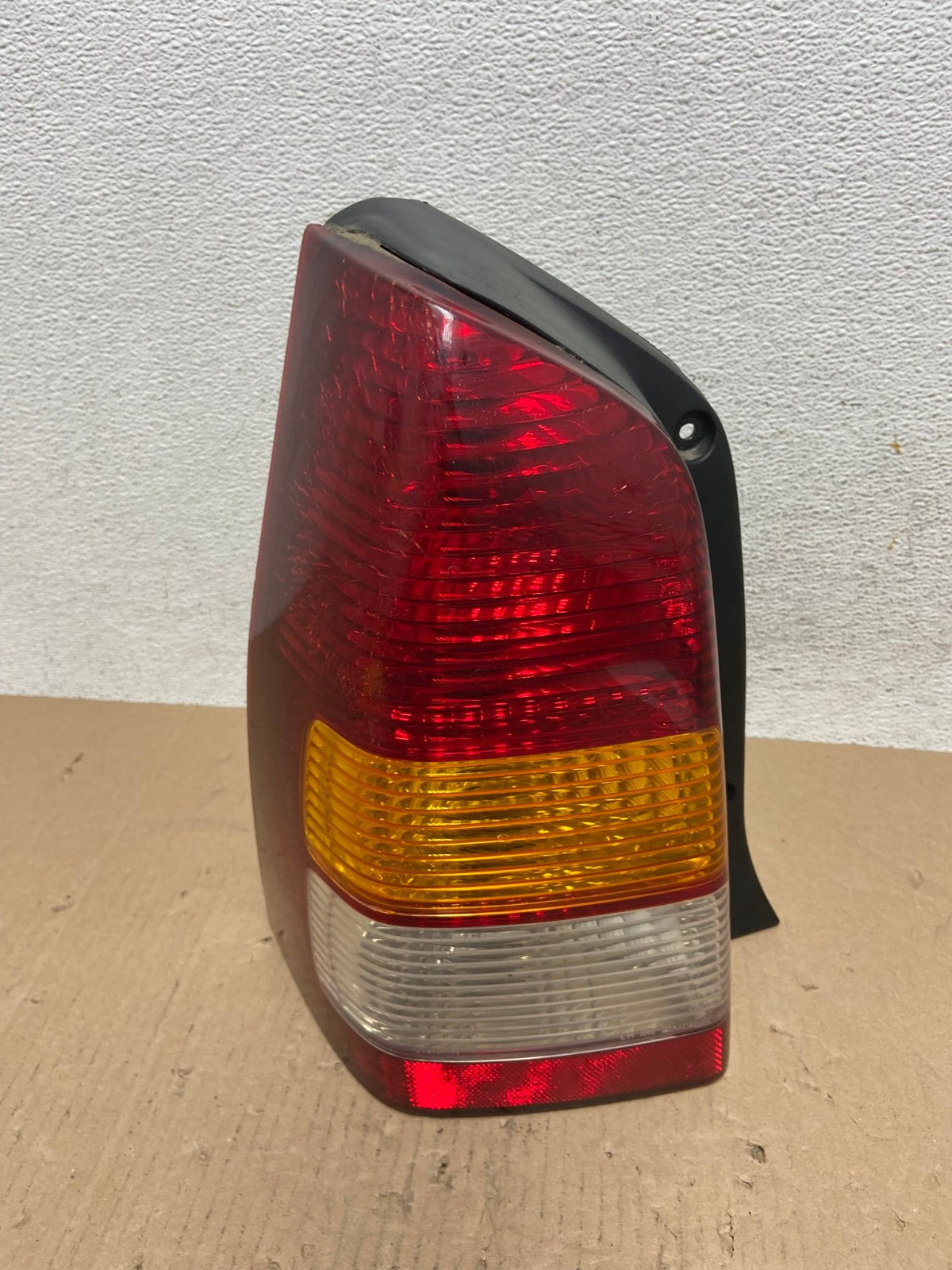 2001 2002 2003 2004 Mazda Tribute Left Driver Lh Side Tail Light AE7319 LK0