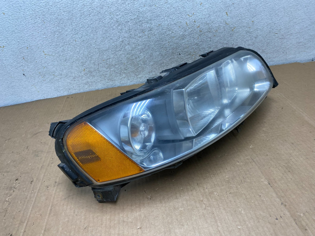2005 to 2007 Volvo XC70 V70 Right Passenger RH Headlight AI8836 DW2