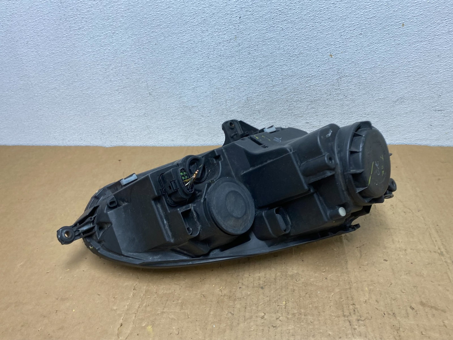 2005 to 2010 Volkswagen Jetta Left Driver LH Side Headlight Halogen AD1434 DW5