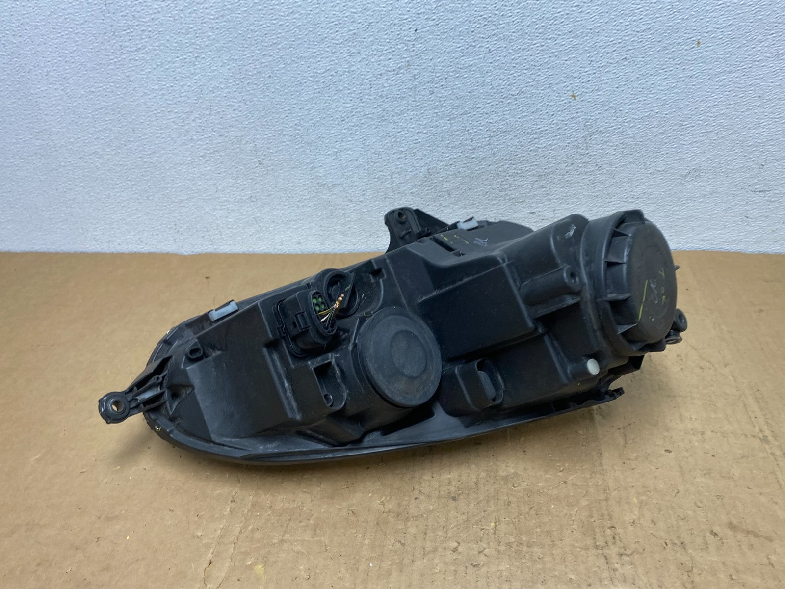 2005 to 2010 Volkswagen Jetta Left Driver LH Side Headlight Halogen AD1434 DW5