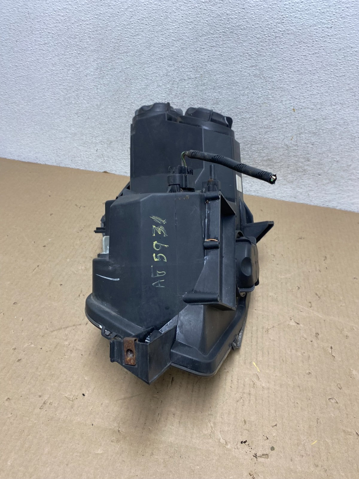 2003 to 2007 Cadillac CTS Right Passenger RH Halogen Headlight AG5931 DW7