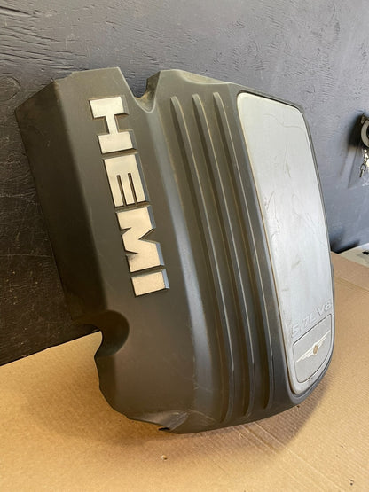 2005 to 2010 Chrysler 300 5.7L V8 Hemi Engine Motor Cover AF3640 DW2