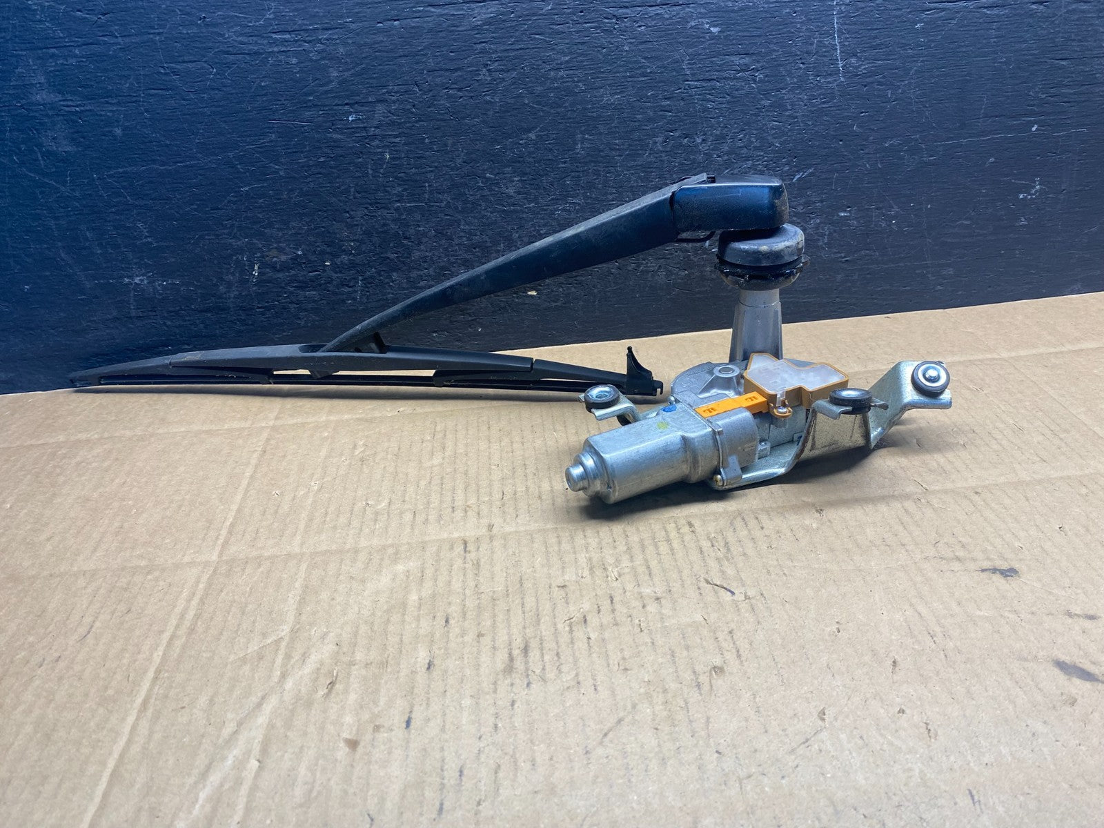 2011 to 2017 Honda Odyssey Rear Windshield Washer Wiper Motor AD50721