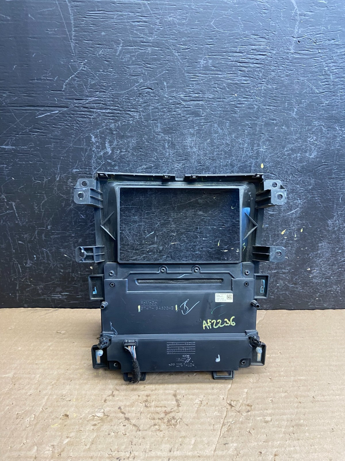 2011-2014 Ford Edge Heater Climate Control Radio CD Control Dash Bezel AF2236 DW5