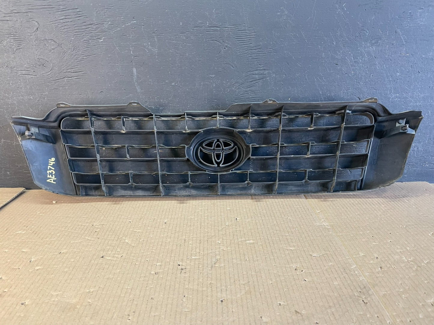 2001 - 2003 Toyota Highlander Front Upper Grille Grill With Emblem AE3746 DG5