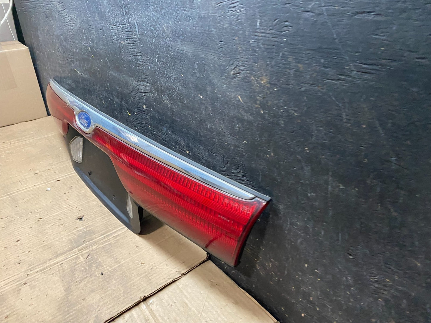 1998 1999 2000 Ford Contour Center Trunk License Plate Tail Light Oem W2192 DG1