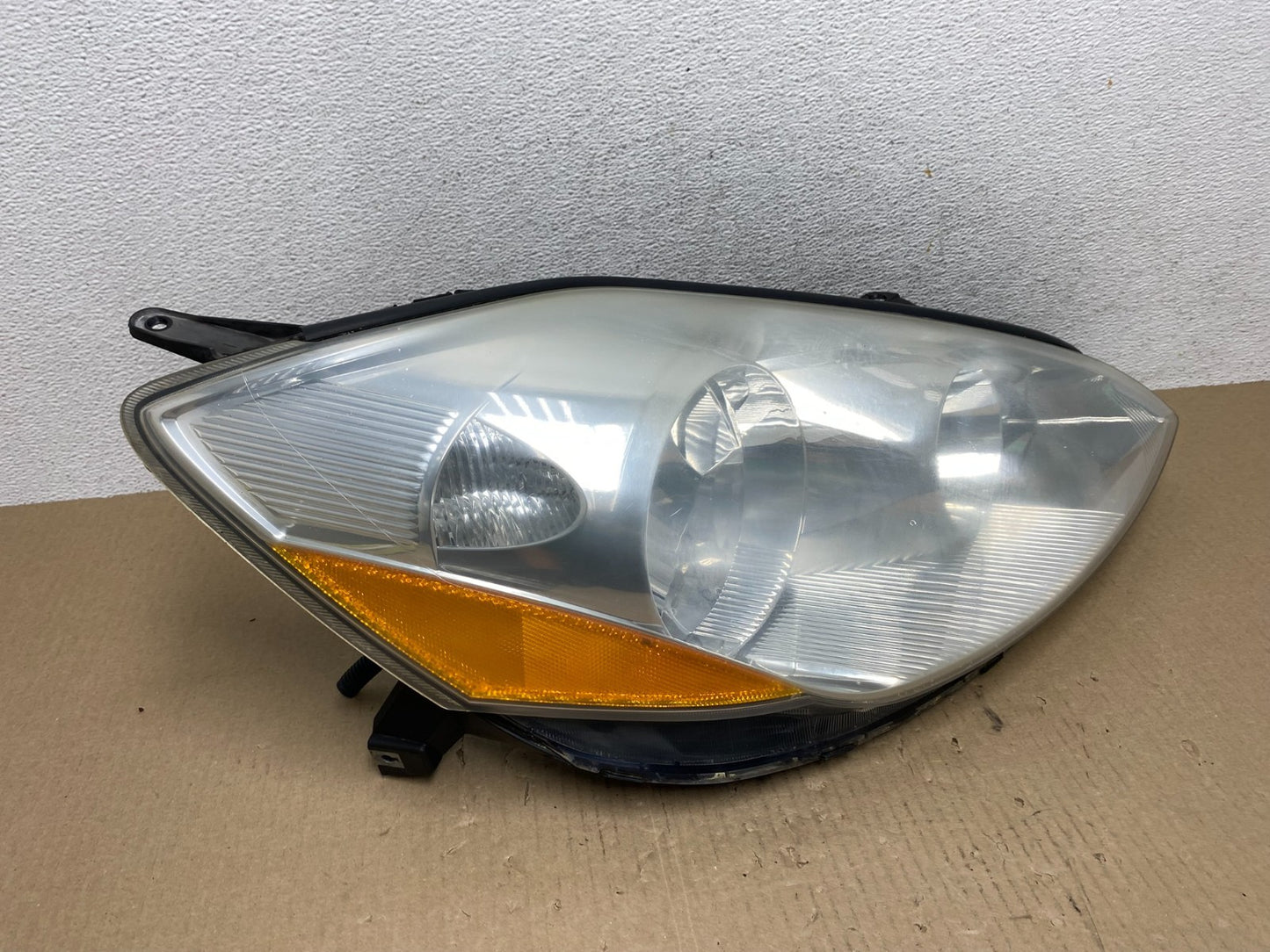 2006 to 2010 Toyota Sienna Right Passenger Rh Side Headlight Halogen AE7018 DW2