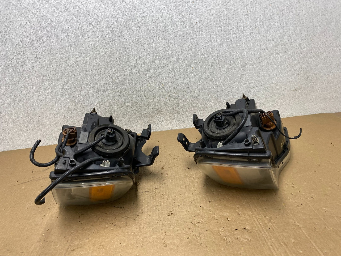 2007 - 2014 Ford Expedition Left+Right Side Headlights Halogen AG1430 DW11