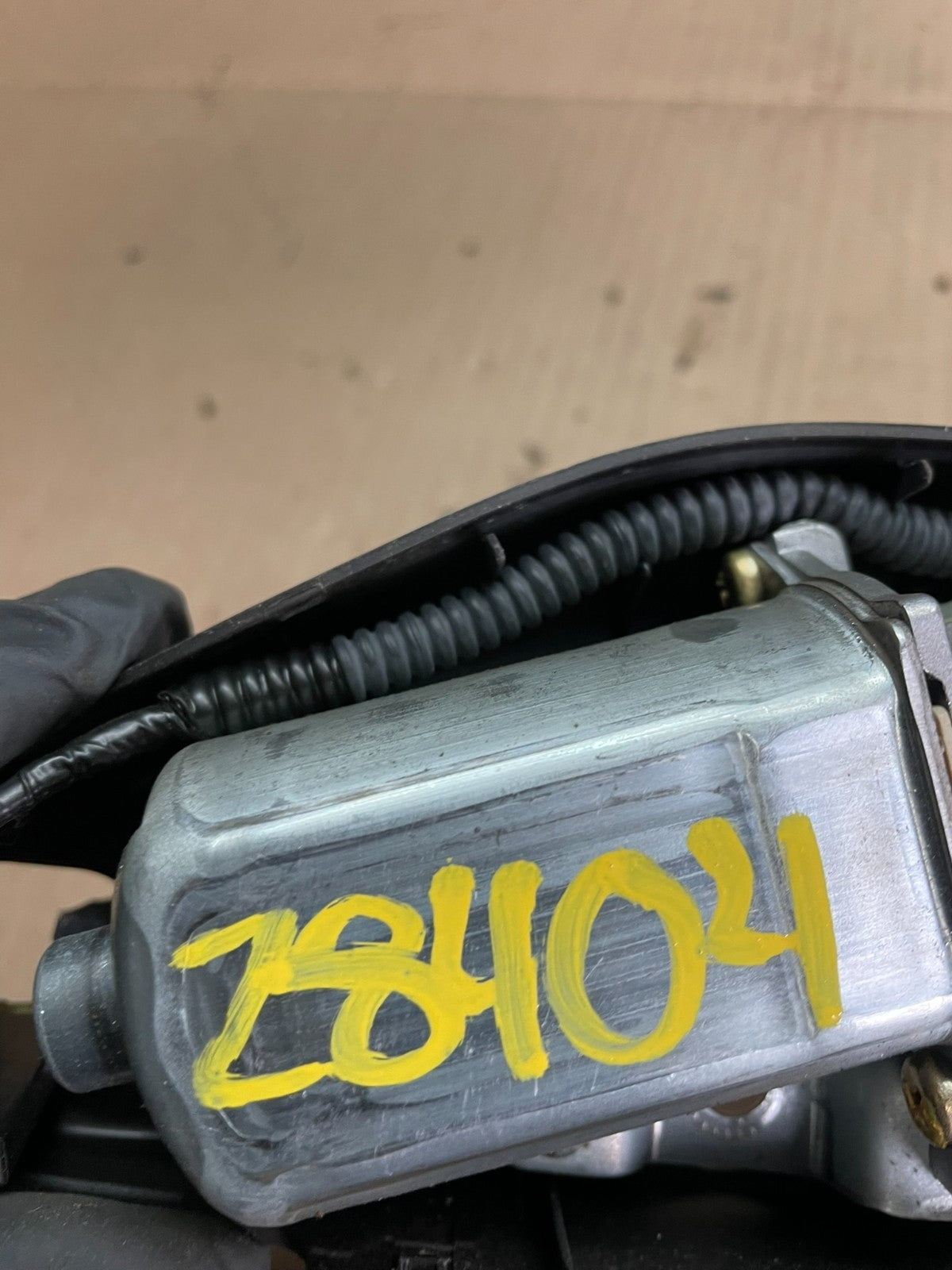 2003 to 2008 Pontiac Vibe Rear Wiper Windshield Motor OEM Z8404 DG8