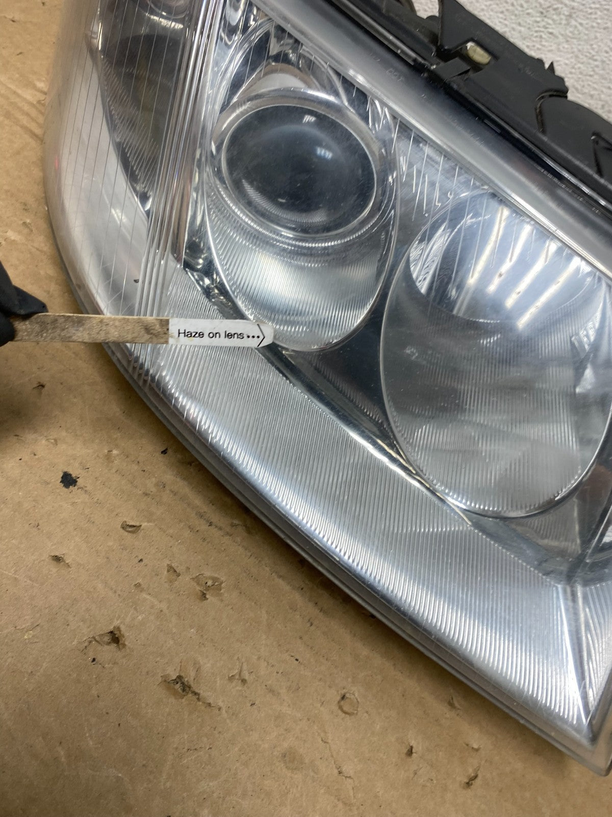 2001-2005 Volkswagen Passat Right RH Halogen Headlight AD4021 DW4