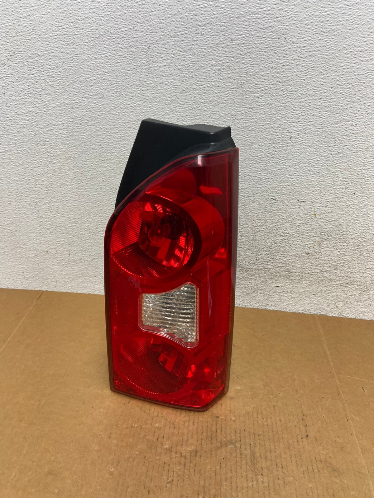 2005 to 2015 Nissan Xterra Right Passenger Rh Side Tail light AD9143 LK0