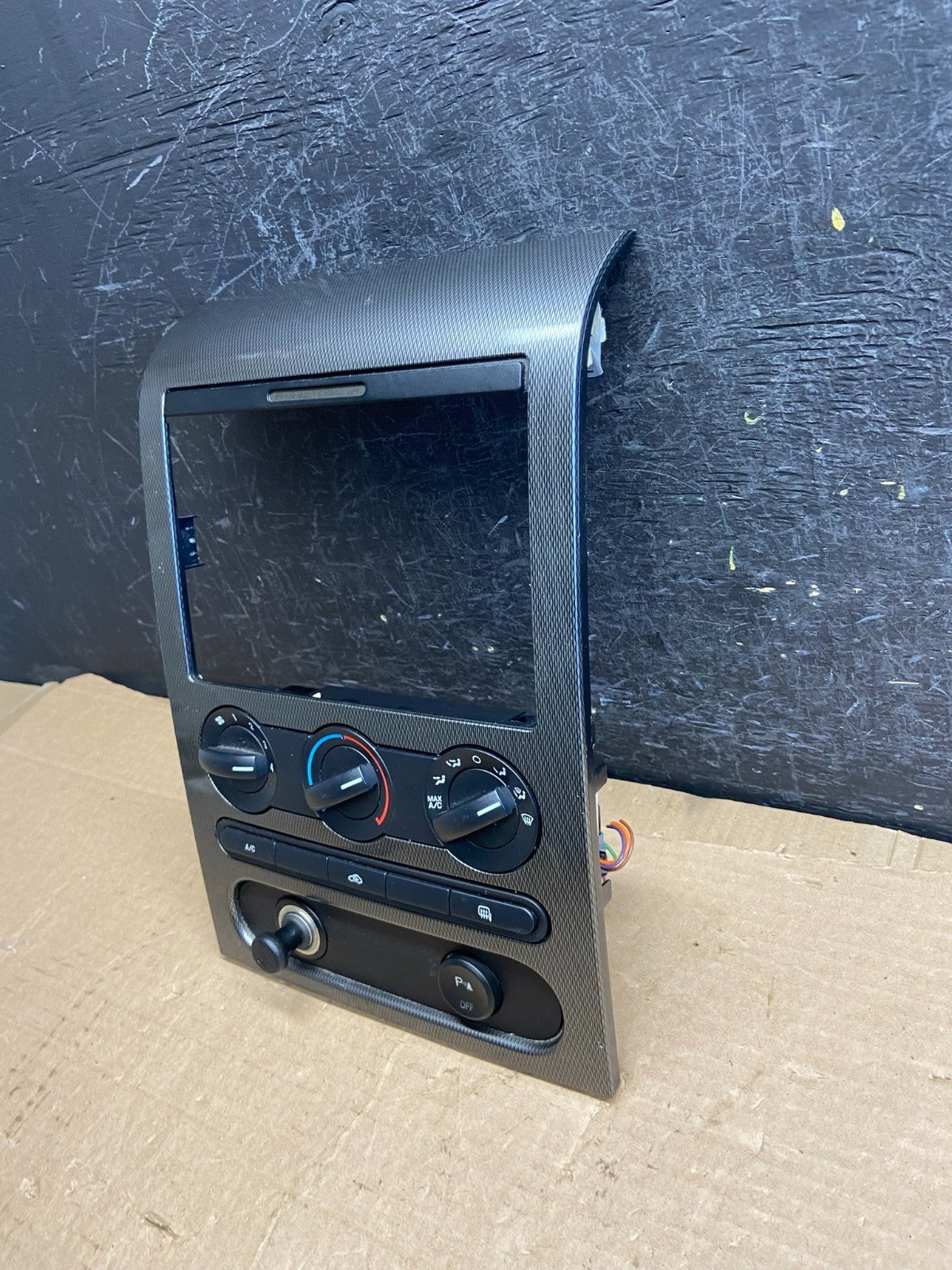 2004 to 2008 Ford F150 Radio Climate Dash Bezel Surround Black af2577 DG1