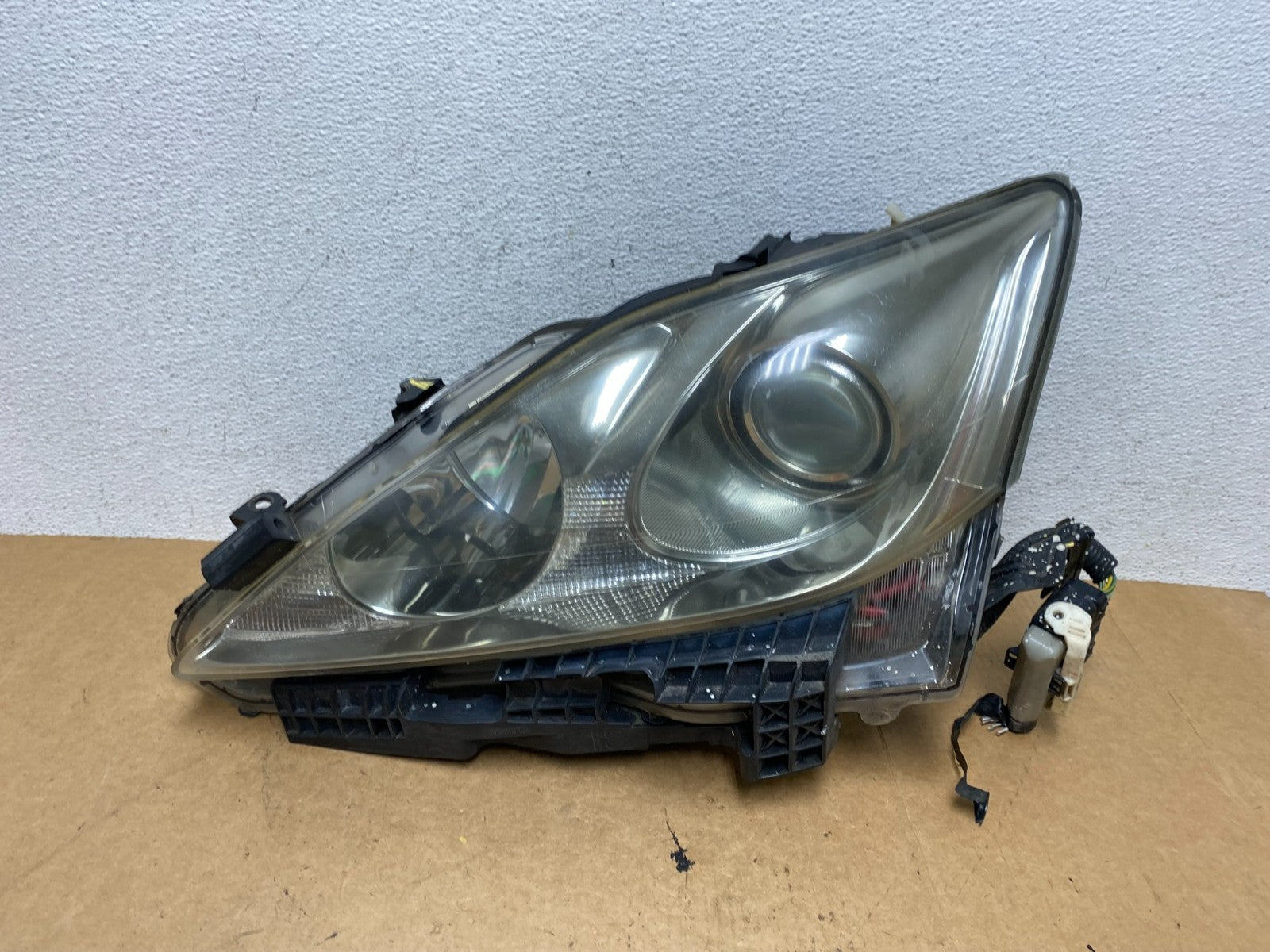 2006 - 2010 Lexus IS250 Left Driver LH Side Xenon Headlight AE3230 DW0