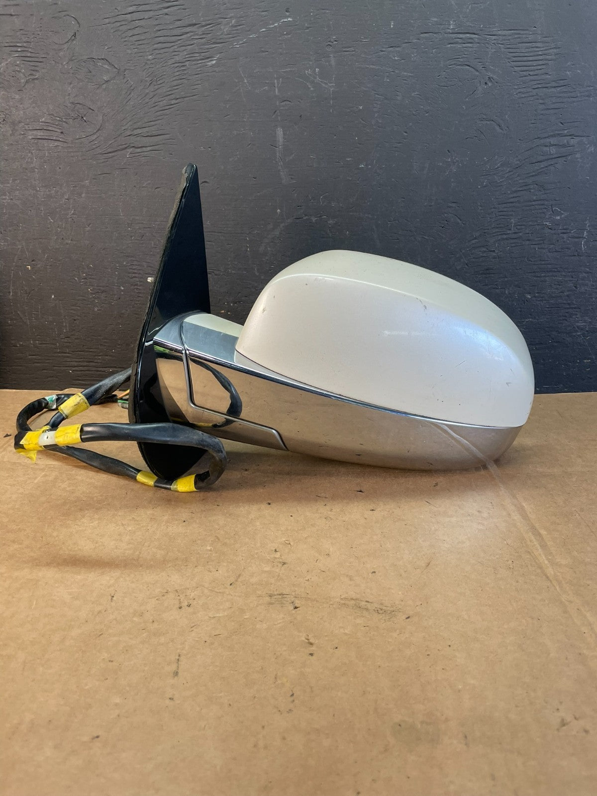 2007 - 2014 Cadillac Escalade Left Driver Door Mirror Turn Signal AE0980 DW0