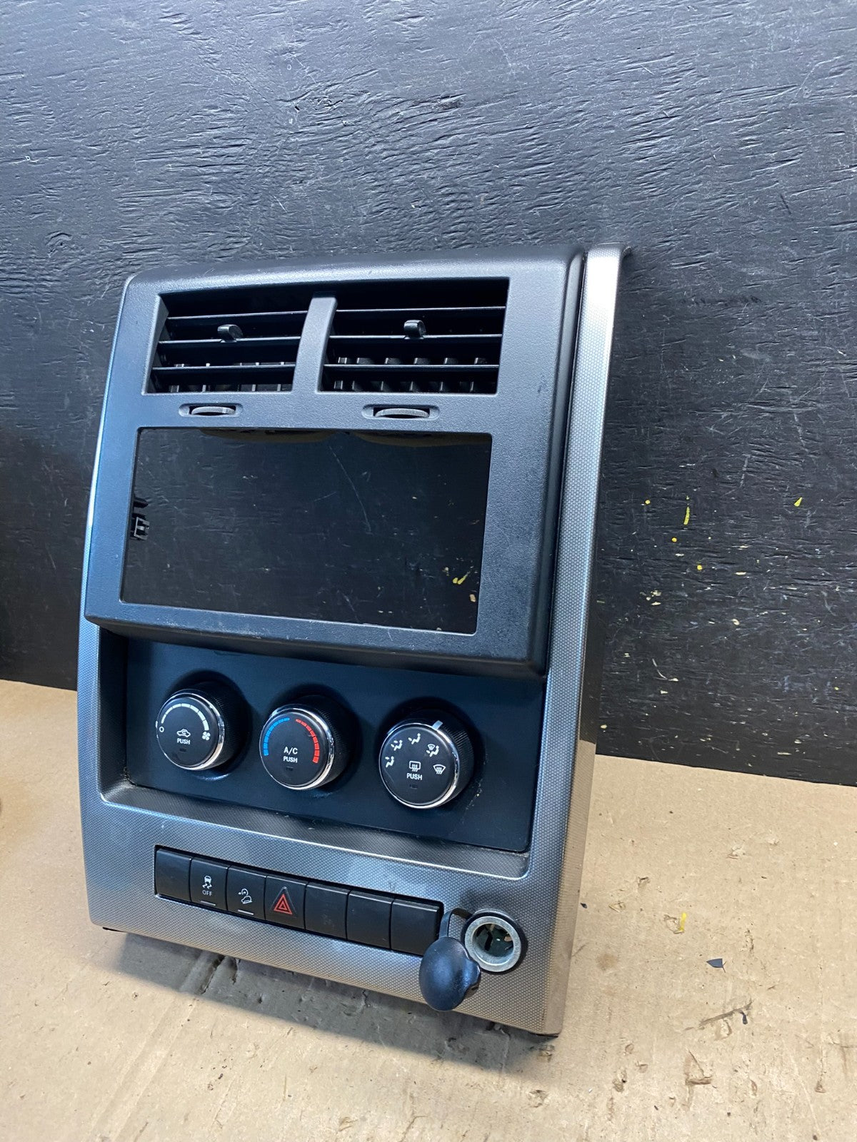 2008 to 2012 Jeep Liberty Dash Climate Temperature Control Radio Bezel R9018 DG2