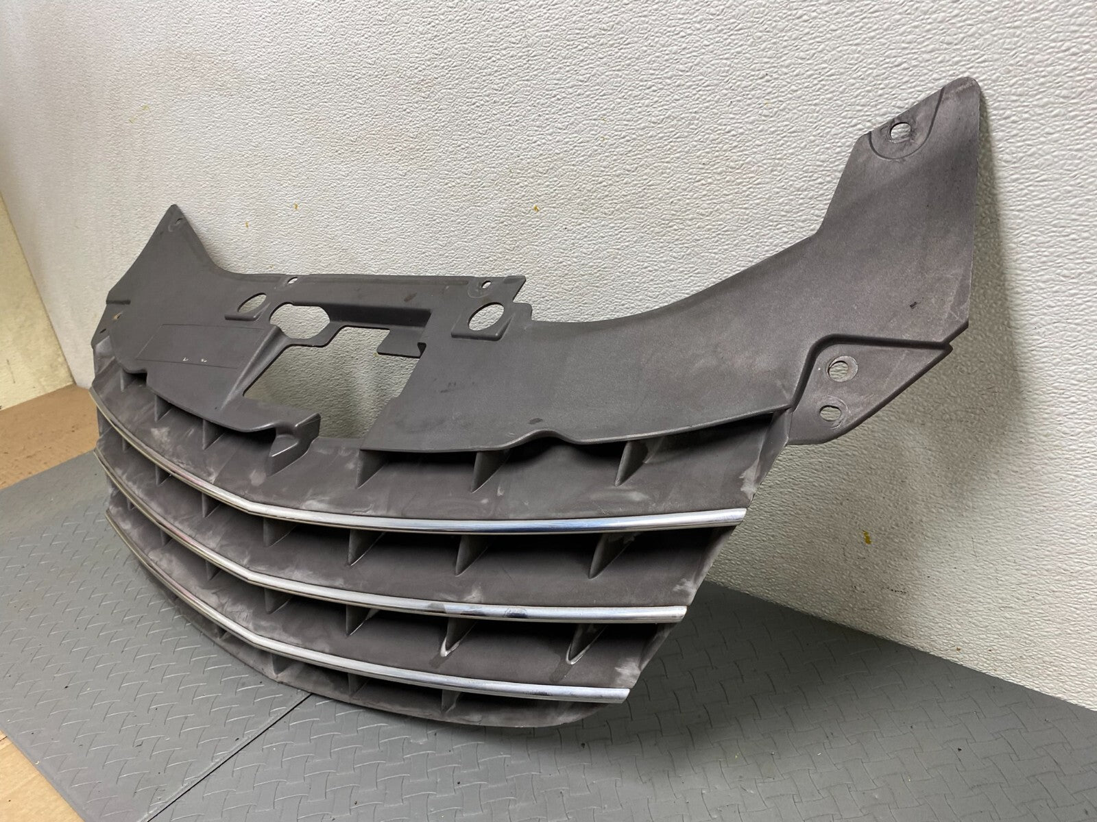 2007 to 2010 Chrysler Sebring Front Upper Grille Grill 0YW36TRMAB A7708 PS2