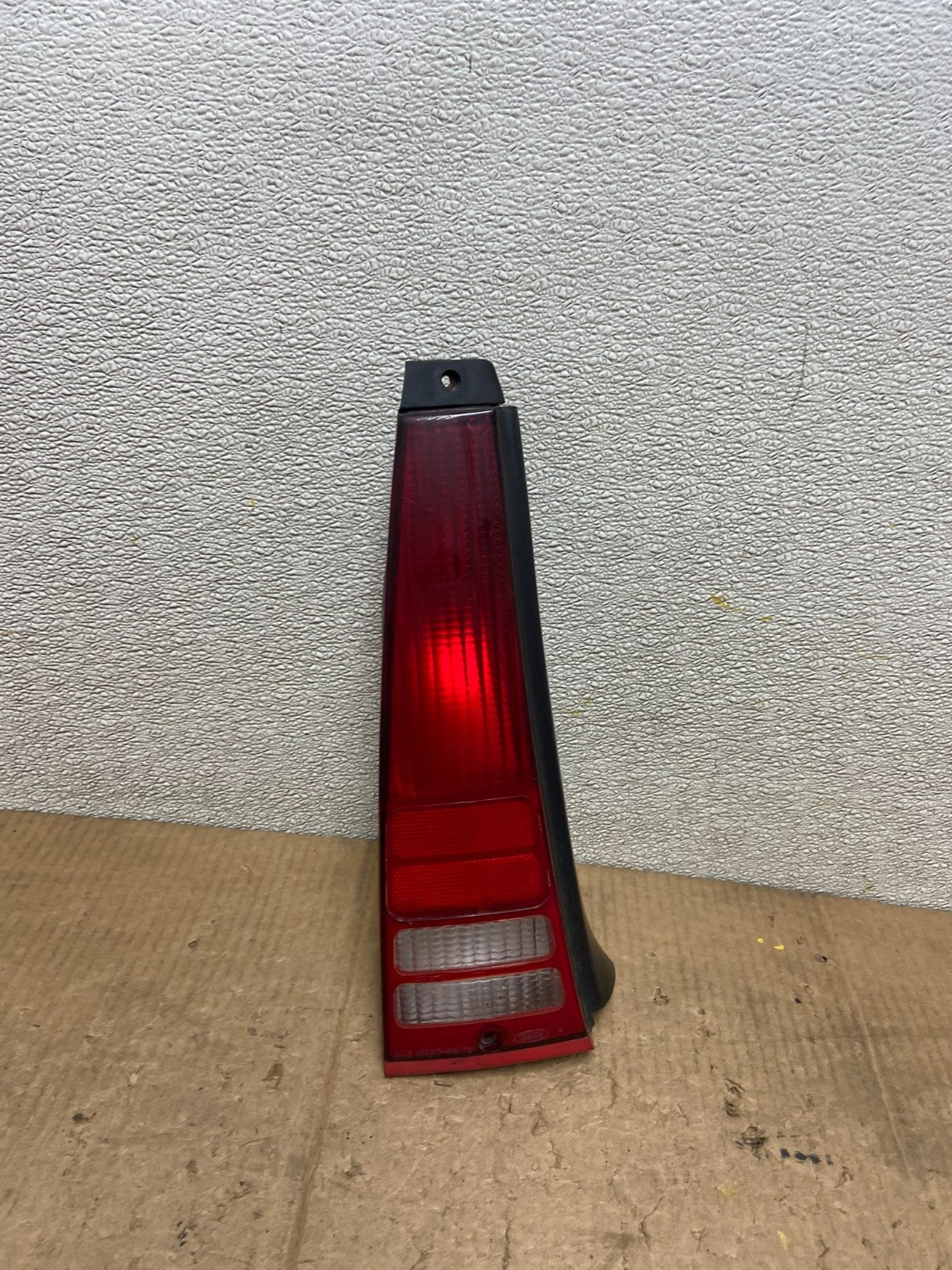 1986 - 1991 Ford Taurus Wagon Left Driver LH Side Tail Light AA7202 DW0
