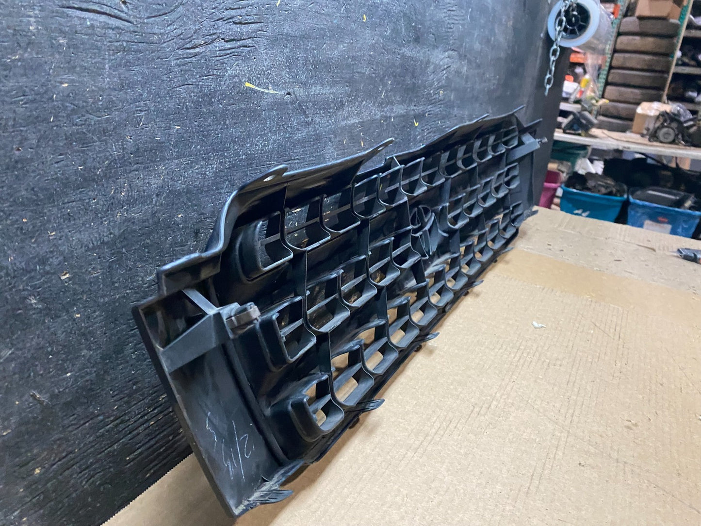 2001 to 2003 Toyota Highlander Front Upper Grille Grill With Emblem V6961 DG8