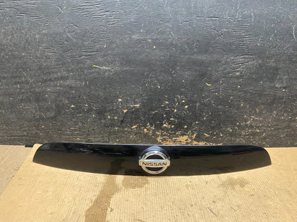 2011-2014 Nissan Juke Rear Trunk Tailgate Liftgate Emblem Panel X3370 DG0
