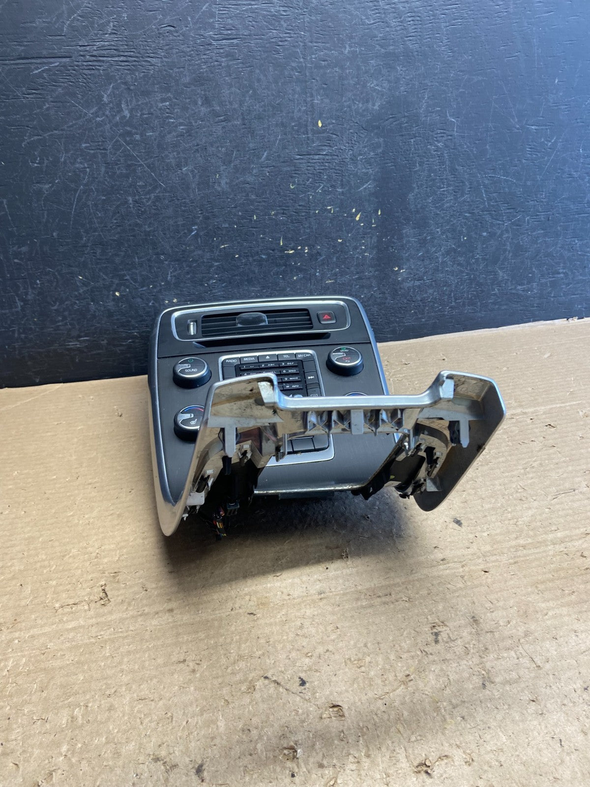 2011-2018 Volvo S60 Climate Control Radio Bezel Panel Trim AH5138 DG3