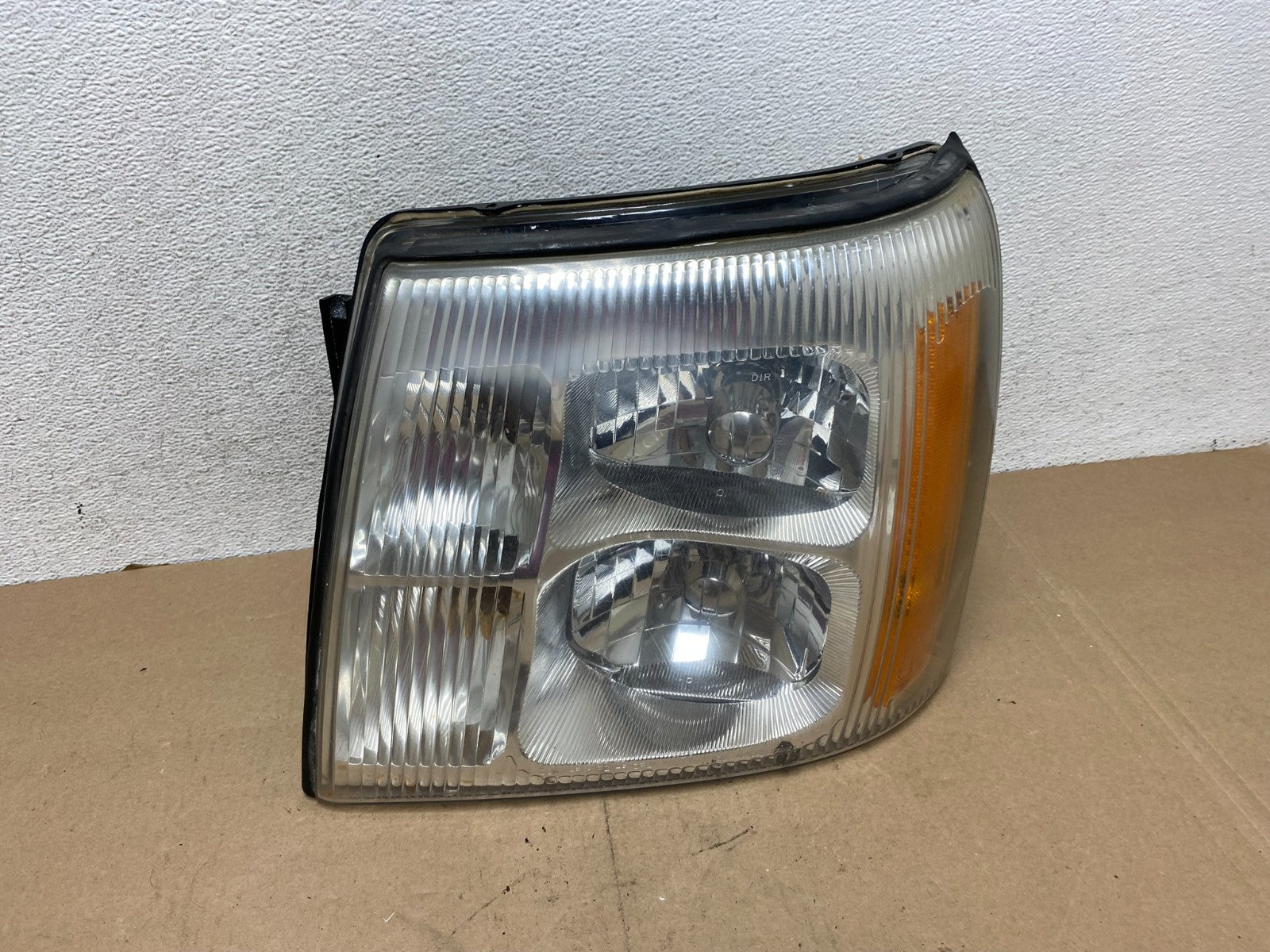 2002 to 2006 Cadillac Escalade Left Driver Lh Xenon HID Headlight AG4539 DW0