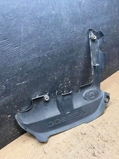 2001 to 2004 Nissan Pathfinder Engine Cover Ornament Y6352 DG6