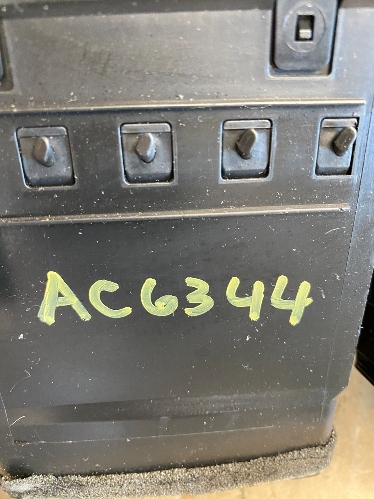 2000 to 2004 Toyota Avalon Center Console Dashboard Air Vent AE1769 DG5