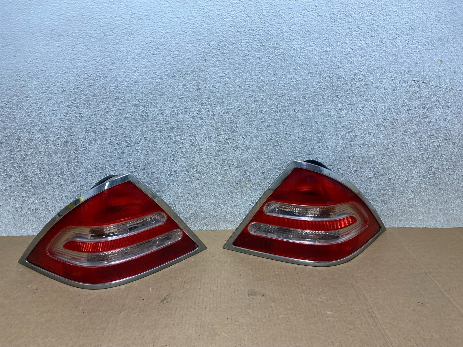 2001-2004 Mercedes-Benz C230 C240 W203 C-Class Left+Right Tail Lights W8409 DW0