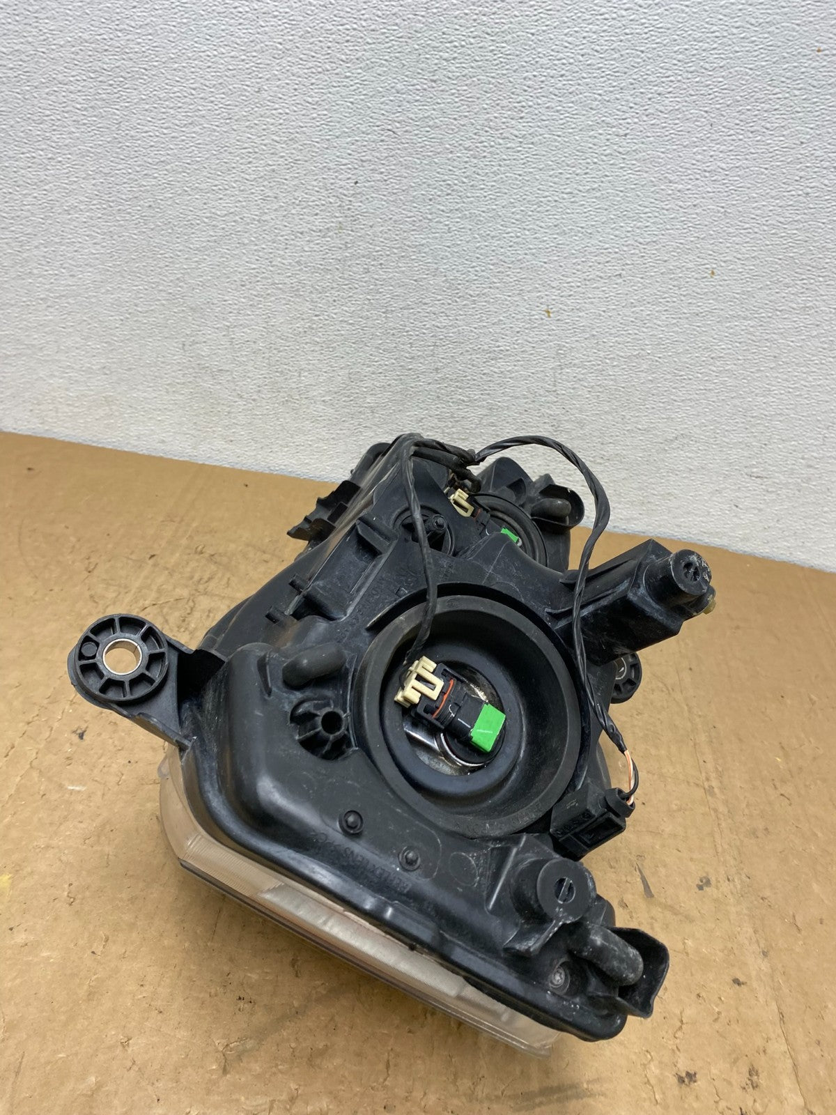 2011 to 2016 Chrysler Town and Country Right Passenger Headlight AD0655 DW9