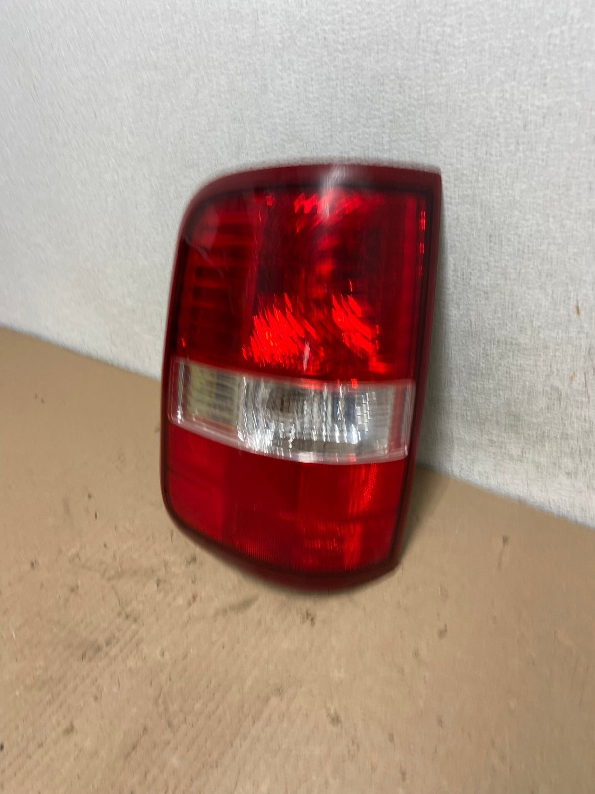2004 to 2008 Ford F150 F-150 Left Driver LH Side Tail Light AF3200 LK1