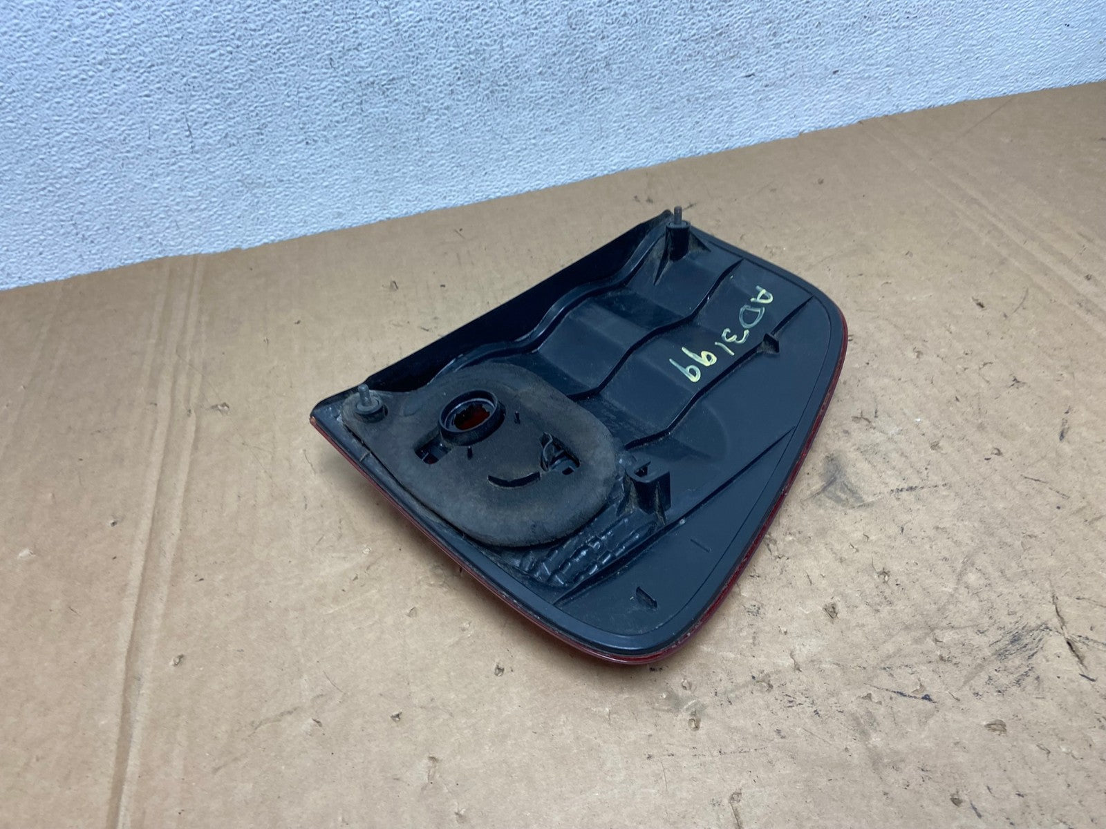 2001- 2004 Toyota Sequoia Driver Left Side Tail light Inner AD3199 LK6