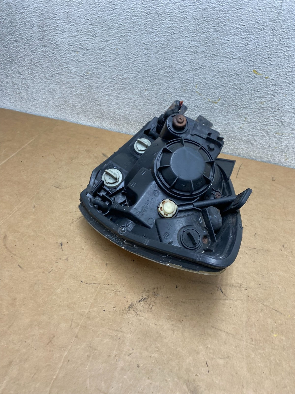 2005 to 2006 Kia Sportage Right Passenger RH Halogen Headlight DEPO X5014 DW7