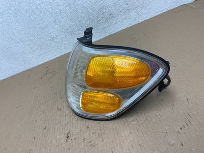 2001 - 2004 Toyota Sequoia Left Driver LH Side Parking Turn Signal AE7301 DW1