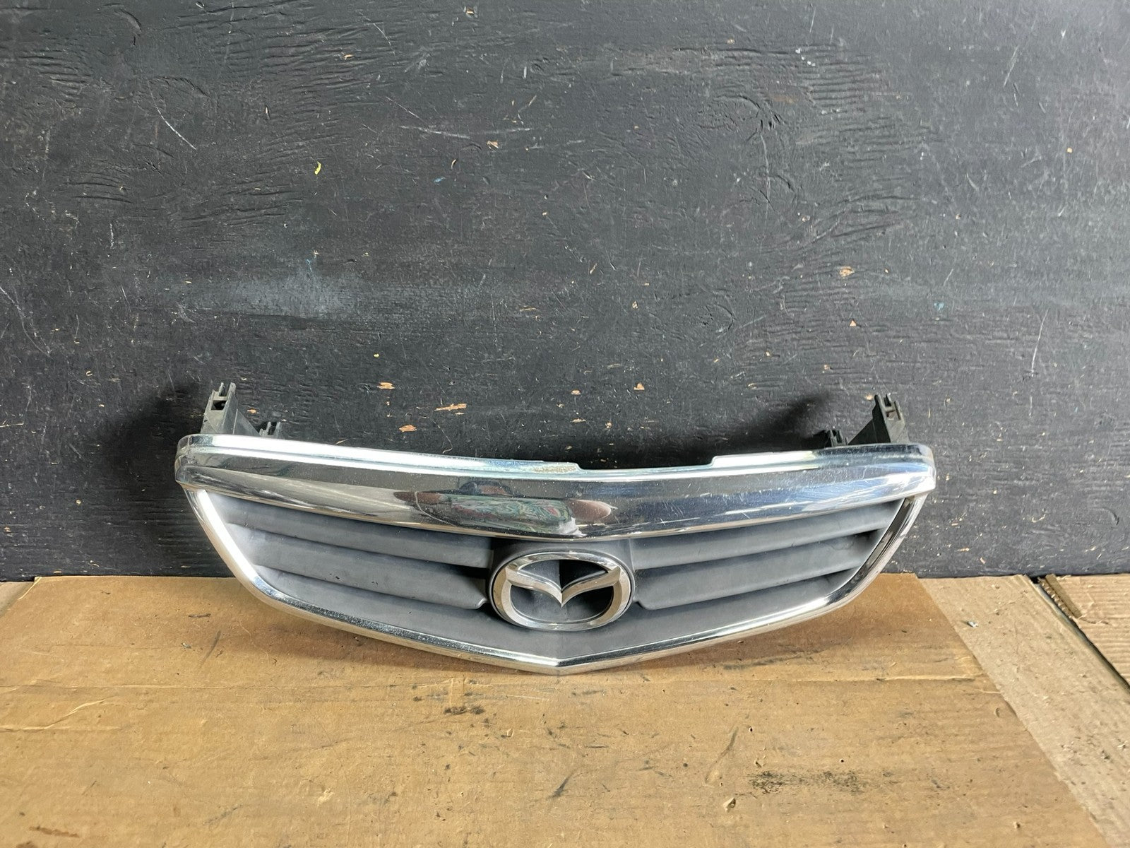 1999 Mazda 626 Front Upper Grill Grille Oem R0079 DG0