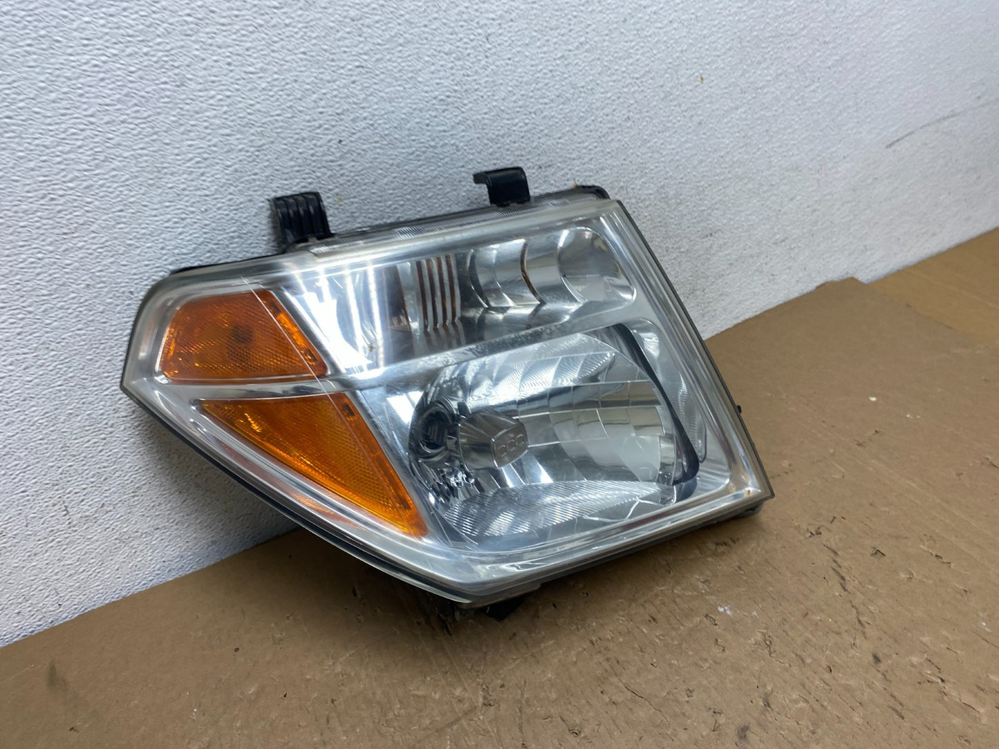 2005-2007 Nissan Pathfinder Halogen Headlight Right Passenger Rh AD8178 DW2