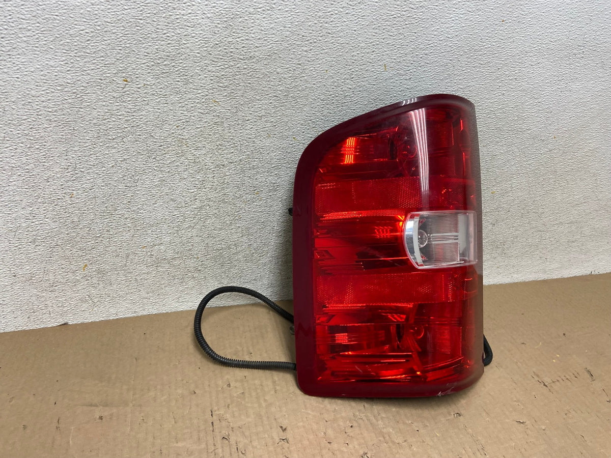 2007 to 2013 Chevrolet Silverado Left Driver LH Side Tail Light AH5893 LK1