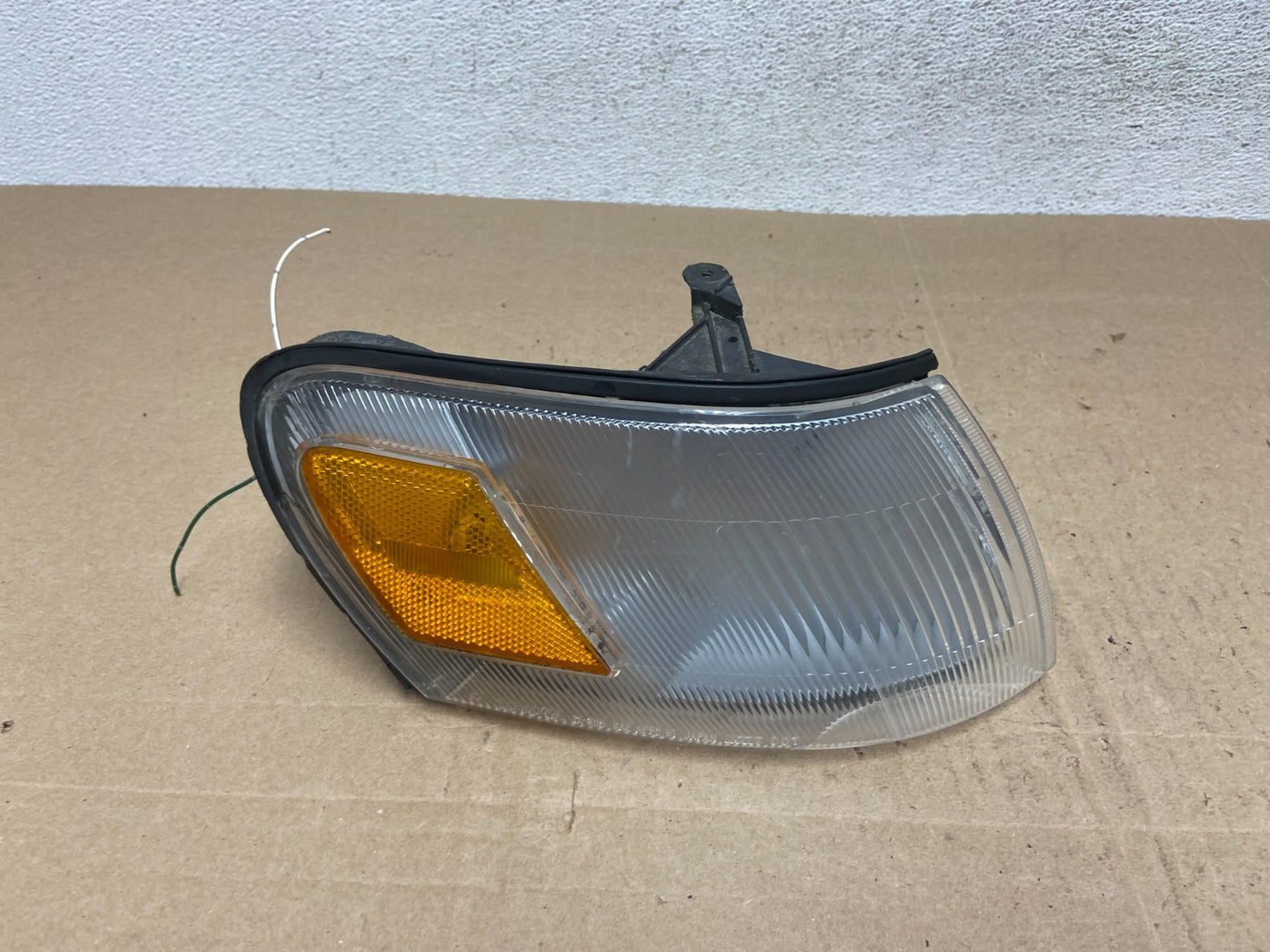 1993 to 1997 Toyota Corolla Right Passenger Corner Marker Turn Signal AE4989 DW0