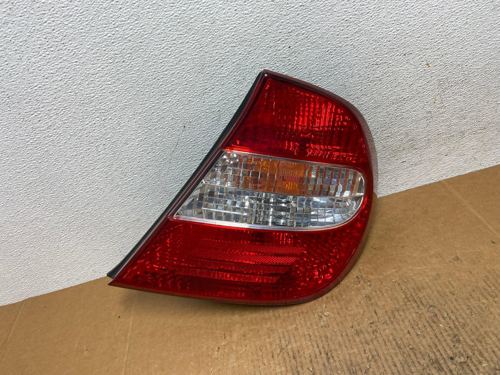 2002 2003 2004 Toyota Camry Tail Light Right Passenger Rh Side AE1546 LK0