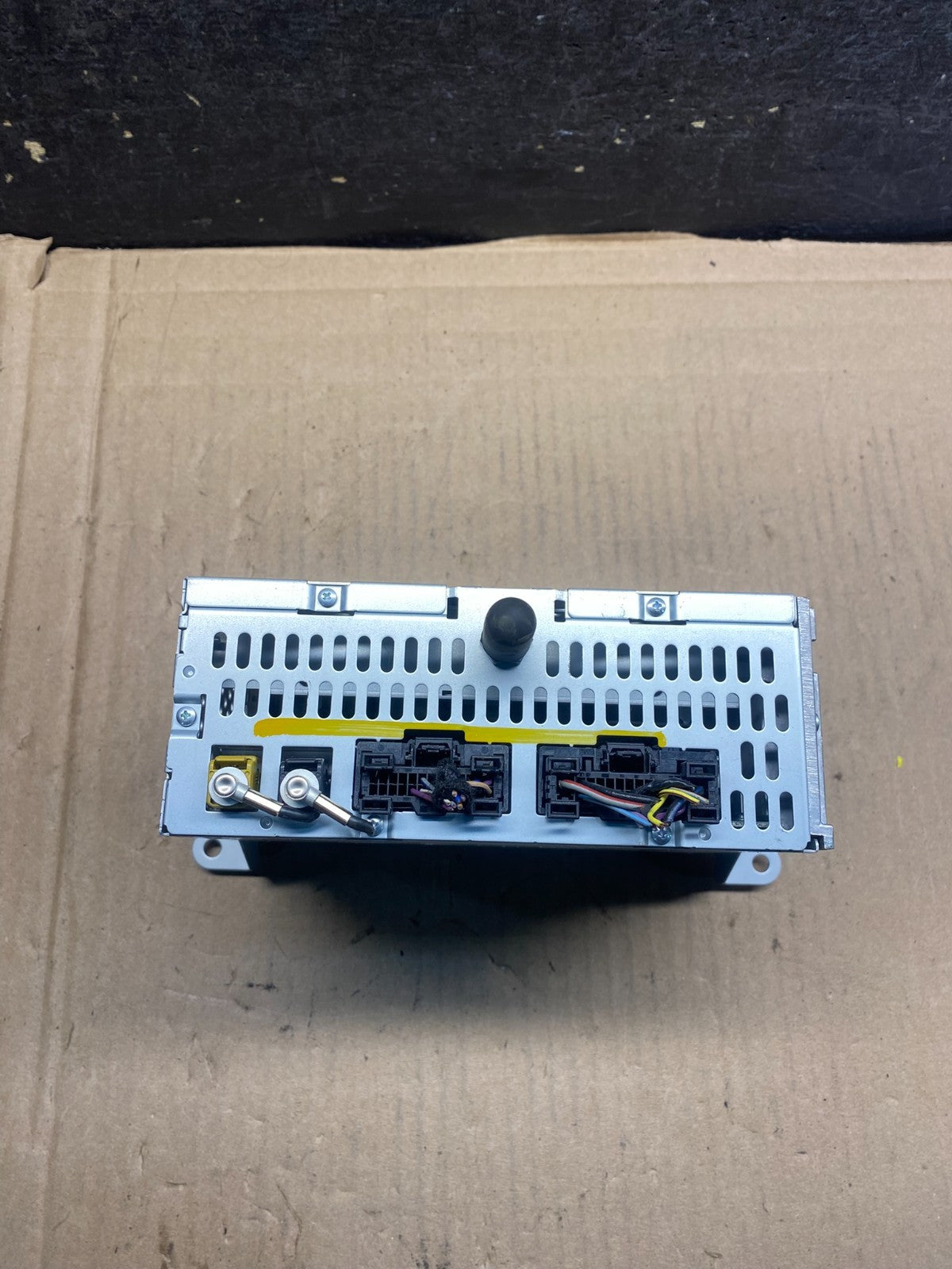 2012 to 2014 Ford Edge AM/FM Radio Reciever AJ0532 DG5