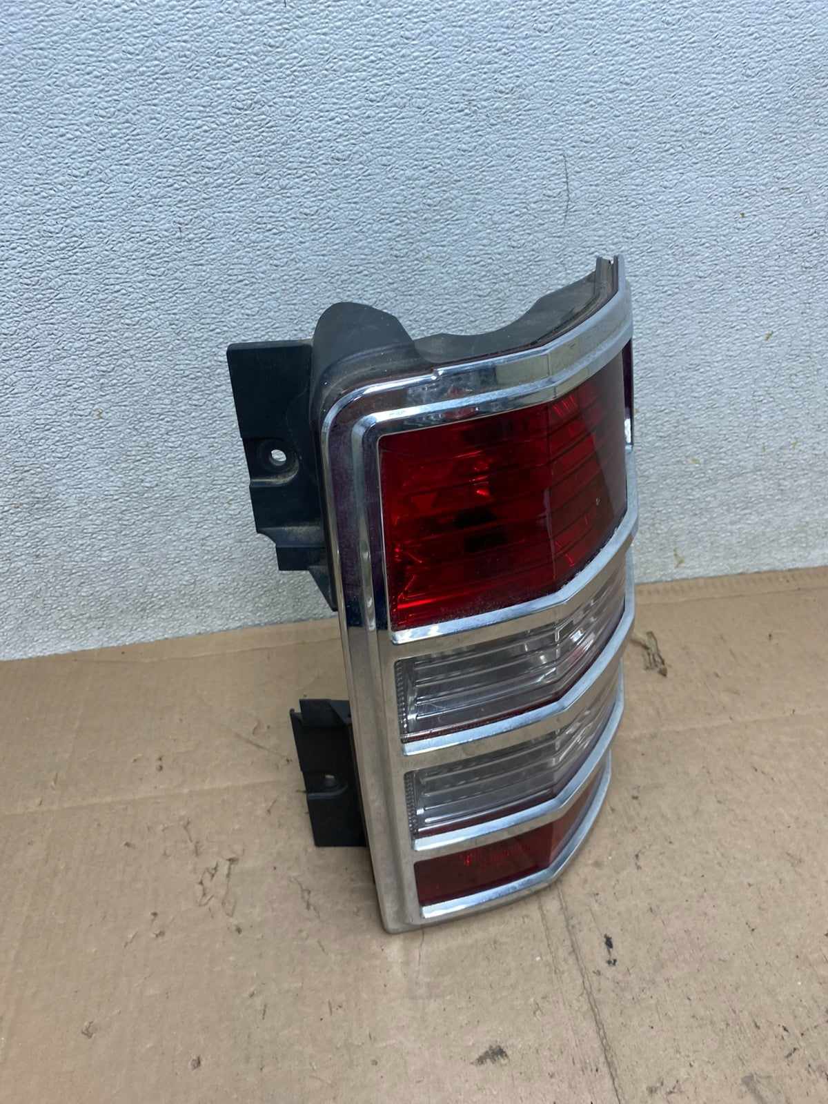 2008 to 2012 Jeep Liberty Right Passenger Rh Side Tail Light Oem R7744 DW2