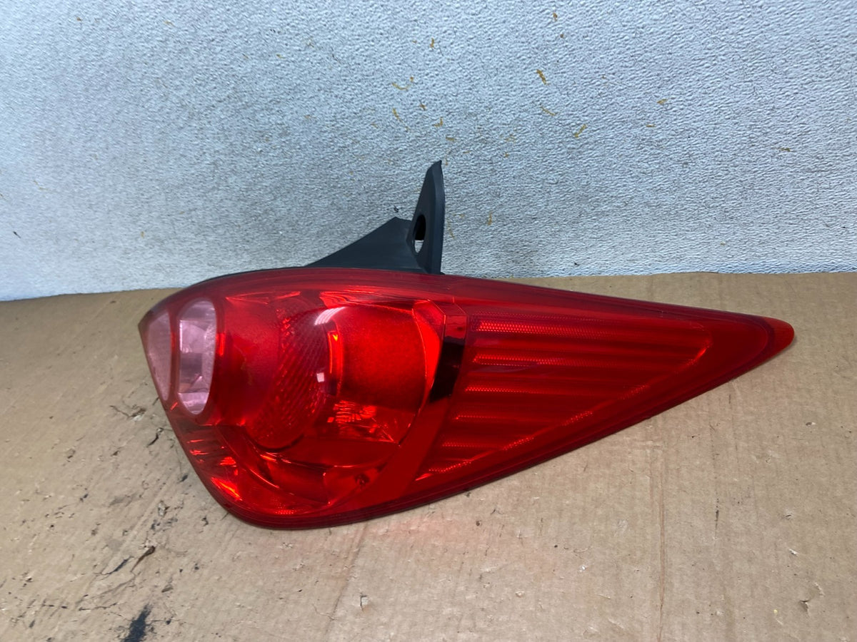 2007 - 2012 Nissan Versa Hatchback Right Passenger Side Tail Light AI9161 LK1